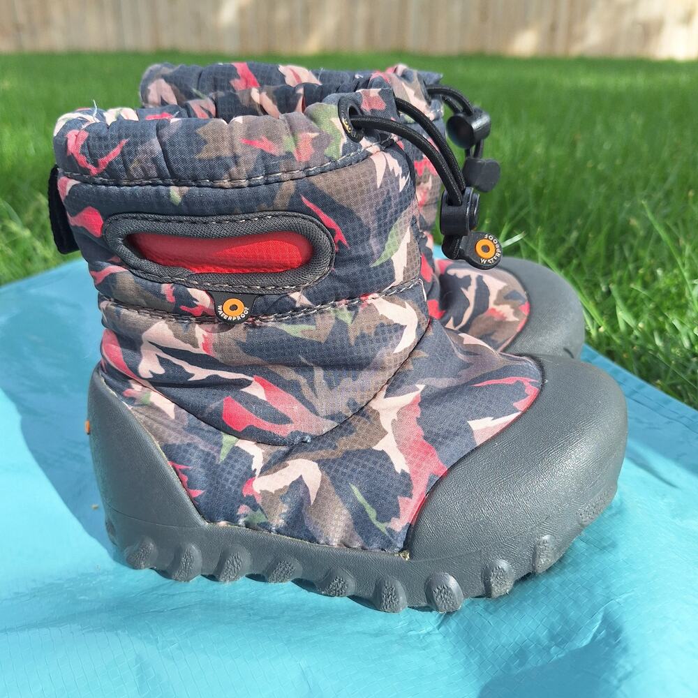 Bogs 8 toddler lined pull-on snow waterproof boots